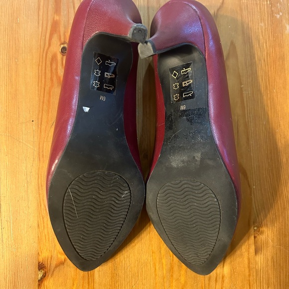 EUC Le Chateau heel pumps - Picture 4 of 4